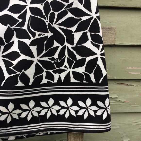 ✨3/$15✨ Spring Flowery Cotton Skirt - Picture 2 of 2